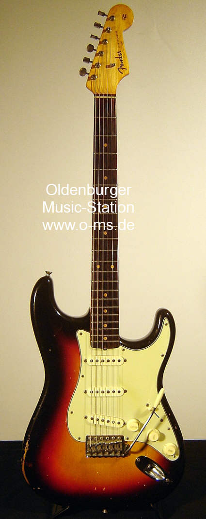 Fender_Stratocaster_1962_sunburst_front 1.jpg